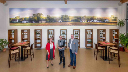 Am Weingut Zöchmann
