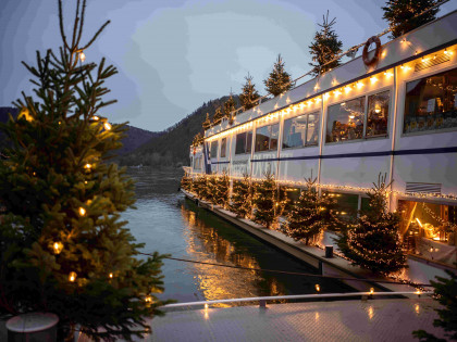 Adventschiff beim Wachauer Advent in Dürnstein