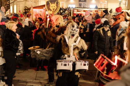 Badener Perchtenlauf - Theaterplatz