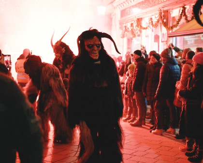 Badener Perchtenlauf - Theaterplatz