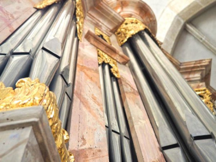 Hradetzky-Orgel aus 1965 in einem Gatto-Gehäuse aus 1777