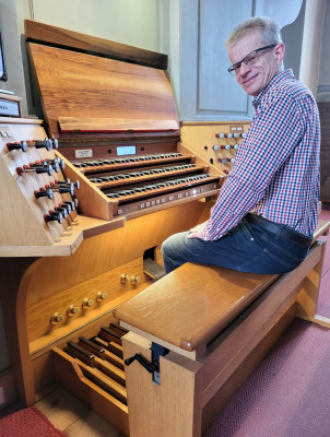 Martin Seher an der Hradetzky-Orgel in Hollabrunn 