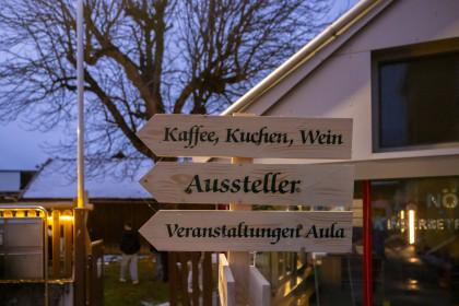 Wegweiser beim Adventzauber in Ottenschlag