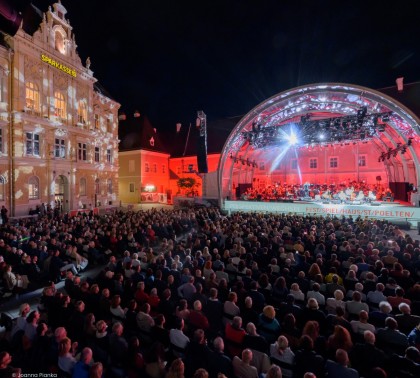 Das Domplatz Open-Air geht 2026 bereits in die 4. Runde und wir feiern 40 Jahre Landeshauptstadt!
