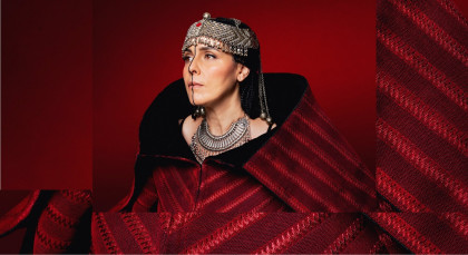 Souad Massi singt von Frieden, Freiheit und Gerechtigkeit und setzt damit in ihrer Heimat Algerien e