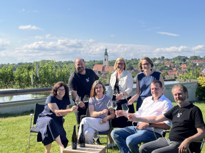 Die Steininger Weinwelt lädt zu Kamptaler Genüssen.
