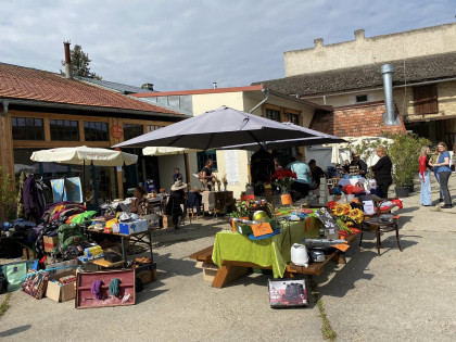 Flohmarkt am Dorfplatz