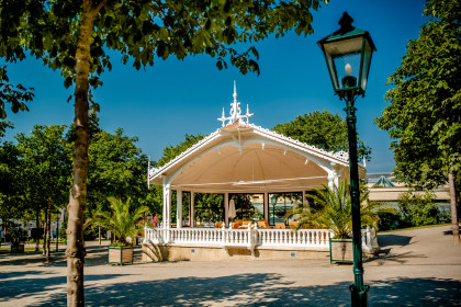Sommer: Kurkonzerte im Musikpavillon, Kurpark