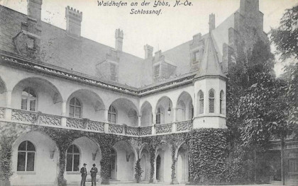 Der Innenhof des Waidhofner Schlosses um 1910. Hier war Thronfolger Franz Ferdinand am 24.August 191