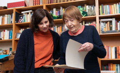 Hanna Prandstätter (links) mit Renate Welsh