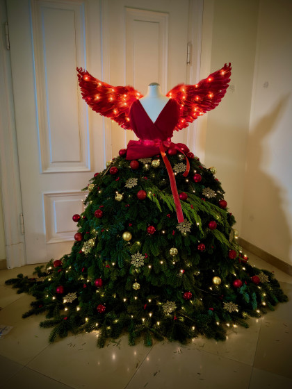 Weihnachtlich geschmückte Räume beim Adventmarkt