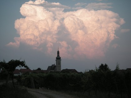 Blick auf die Pfarrkirche Loiben