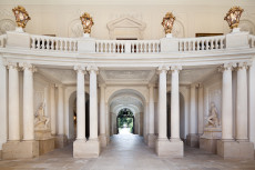 Die barocke Stiegenhalle von Schloss Eckartsau