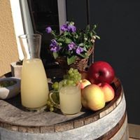 köstlicher Sturm und ausgezeichnete Weine und Säfte