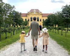 Familie im Schlosspark