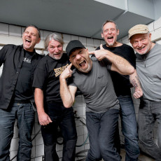 Alkbottle stehen für Hard Rock, Metal und Punk mit goscherten Wiener Dialekttexten